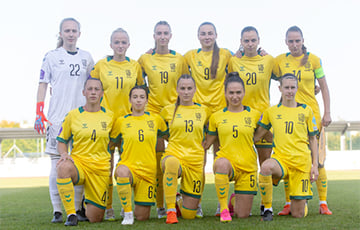 Женская сборная Литвы по футболу отказывается играть с беларусками