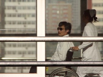 Слепой китайский диссидент прибыл в США