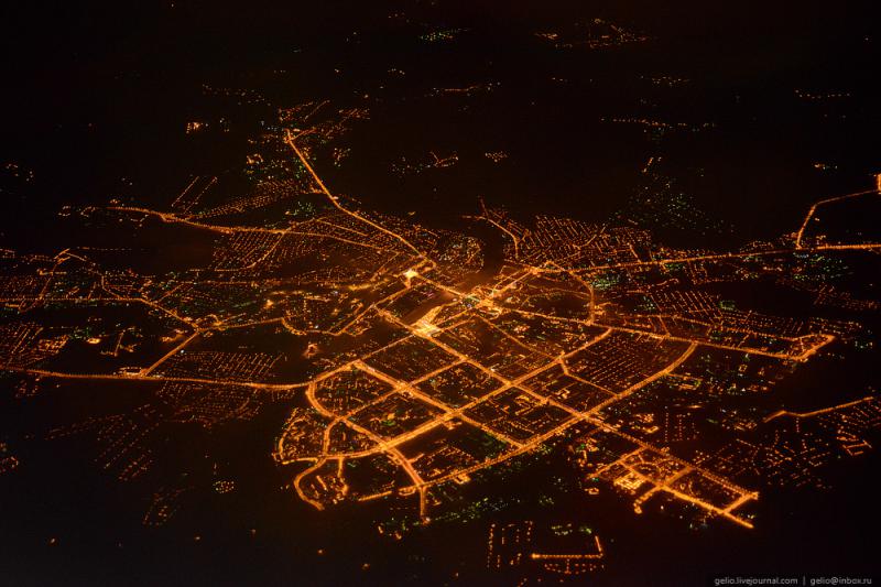 Фотофакт: ночной Витебск из окна самолета