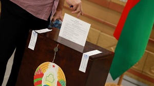 Чиновники предлагают разрешить белорусам голосовать на выборах только с 20 до 70 лет