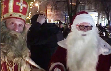 «Желаю вам победить»: львовские святой Николай и Санта Клаус поздравили белорусов