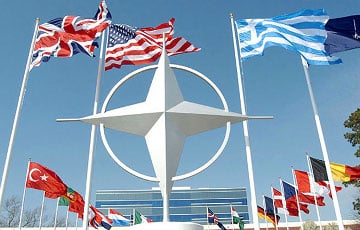 НАТО решила ограничить доступ представителей Беларуси в свою штаб-квартиру