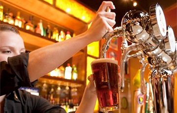 Два айтишника из Минска провели в баре 20 часов и выпили 30 литров пива