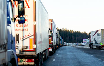 Очереди на границе: почти 1,5 тысячи фур ожидают выезда из Беларуси в страны ЕС