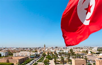 Тунис охватили протесты после решения президента взять на себя всю власть