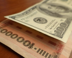Белорусы в мае переводили рублевые вклады в валютные