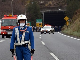 В аварийном тоннеле под Токио обнаружены обгоревшие тела