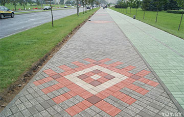 Орнамент под ногами: в центре Минска укладывают плитку в виде национального узора