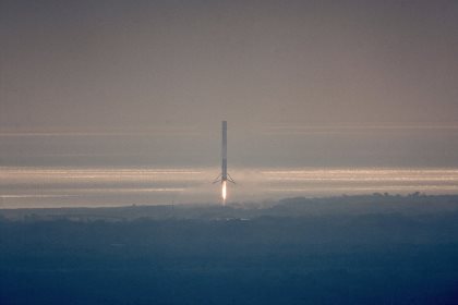 SpaceX отправила корабль Dragon к МКС