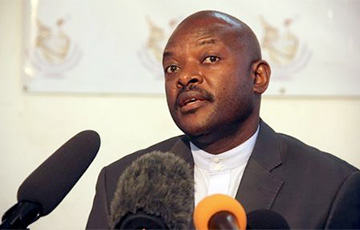 Президент Бурунди, собравшийся на третий срок, сбежал из страны