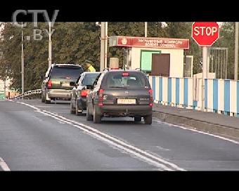 Проводница пыталась незаконно ввезти из Украины в Беларусь крупную партию рыбного корма