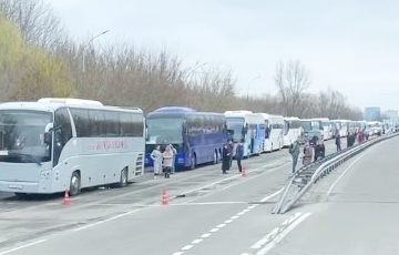 В пункте пропуска «Брест» выстроилась длинная очередь из автобусов на выезд в Польшу