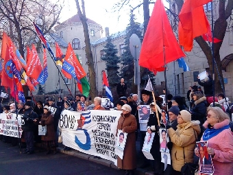 Пятеро участников акции солидарности с Дашкевичем на свободе (Фото)