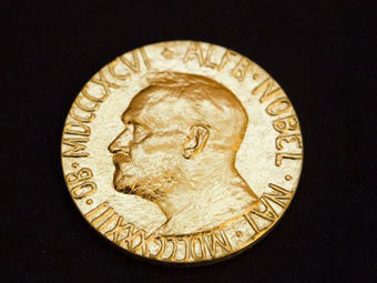 Нобелевские лауреаты потребовали лишить Евросоюз премии мира