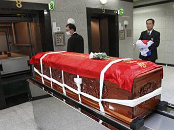 Работников корейского крематория поймали на краже золотых зубов