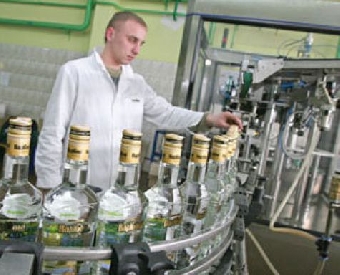 Торговые организации с 20 августа могут продавать ранее поступившую водку и другую алкогольную продукцию по свободным ценам