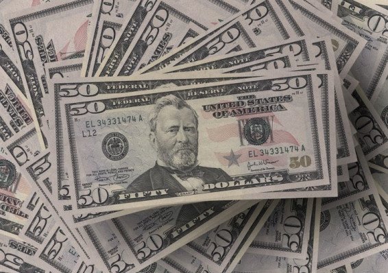 Белорусы в 2019 году продали валюты почти на 600 миллионов долларов больше, чем купили
