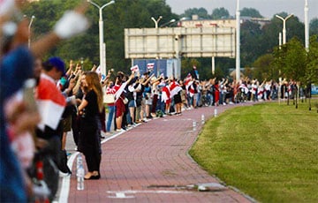 Год назад тысячи минчан стали в цепь солидарности - от Куропат до Окрестина
