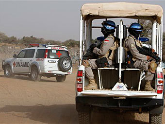 Дарфурские боевики захватили 49 миротворцев ООН
