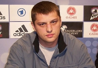 Белорусский боксер Ляхович проиграл финну Хелениусу
