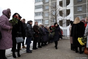 В Столбцах простились с убитыми в школе №2
