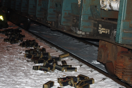 Машинисты поезда БЖД везли контрабанду сигарет в дровах