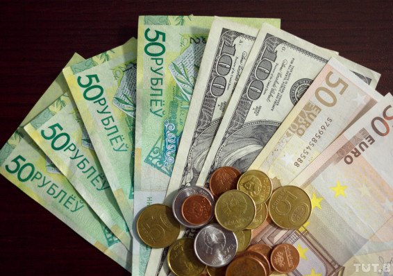 Доллар и евро существенно подорожали 4 мая