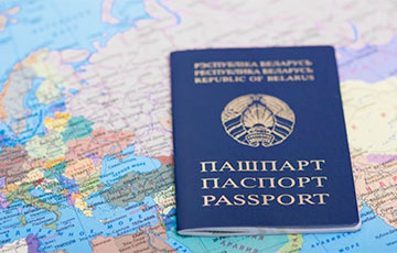 Фотофакт: Белорусам начали выдавать шенгенские визы нового образца
