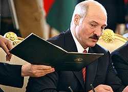 «Коммерсант»: На саммите в Бишкеке Лукашенко попросят подписать соглашение о КСОР
