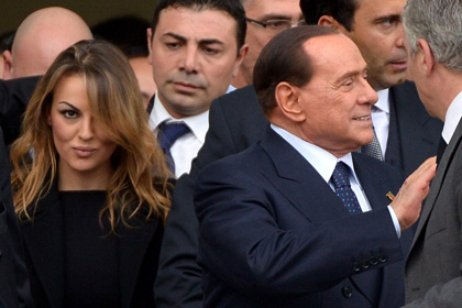 Подруга Берлускони попросила о заступничестве папу Римского