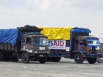 В машину премьера Зимбабве врезался грузовик USAID