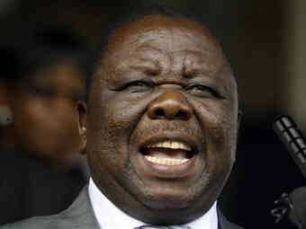Премьер Зимбабве поехал на Запад просить денег