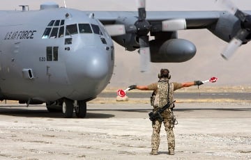 Афганская женщина родила в самолете ВВС США во время рейса из Кабула