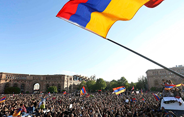 В Ереване проходит шествие оппозиции в память о геноциде армян