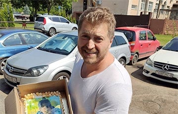 Гандбольного тренера Константина Яковлева на свободе встретили с тортом: «Народ – чемпион»