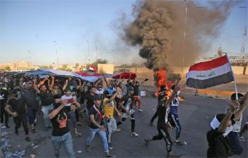 В Ираке активисты выпускают газету «Тук-тук» для протестующих на случай отключения интернета