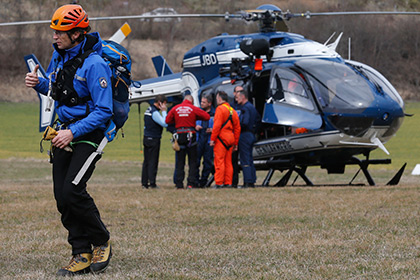 Спасатели добрались до места падения лайнера Germanwings