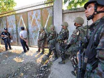 Захватившие заложников филиппинские боевики поставили ультиматум властям