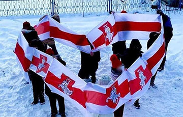 Белоозерск показал пример борьбы за национальный флаг
