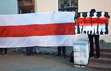 Тракторный поселок вышел на акцию солидарности в Минске