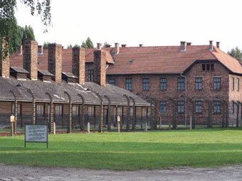 В Освенциме запретили вувузелы