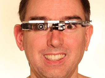 Работники McDonalds сломали очки создателю прототипа Google Glasses