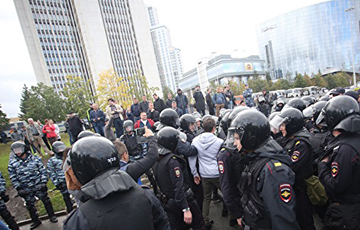 «Женщины, встаем! Там наши дети!»: как протестовали в Екатеринбурге