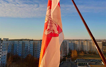 Фотофакт: Белорусы отмечают День Воли дома