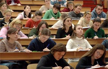Высшее образование в Беларуси собираются поделить на две ступени