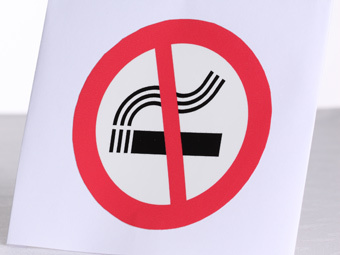 Во Франции впервые запретили курить на пляже