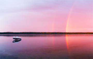 Ученые раскрыли загадку фиолетовых радуг в Канаде