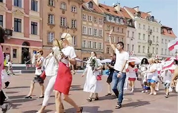 В Варшаве проходит Марш белорусок: видеофакт