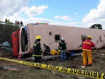 В перевернувшемся автобусе в Чили погибли 14 человек