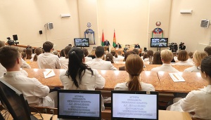 Лукашенко обещает «держать» заплаты бюджетников перед выборами
